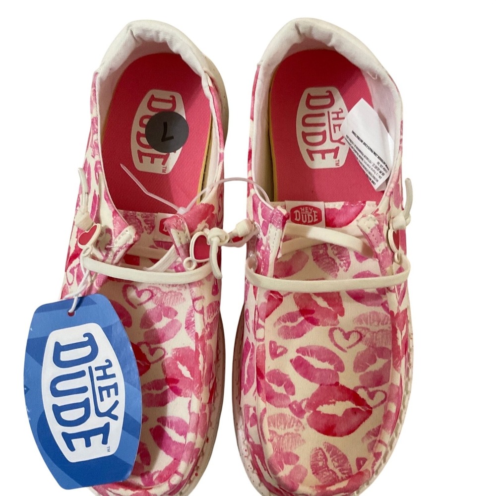 Hey Dude Wendy Cottage Crochet Shoes Women 12 Pink Lips Hearts Slip On Loafers